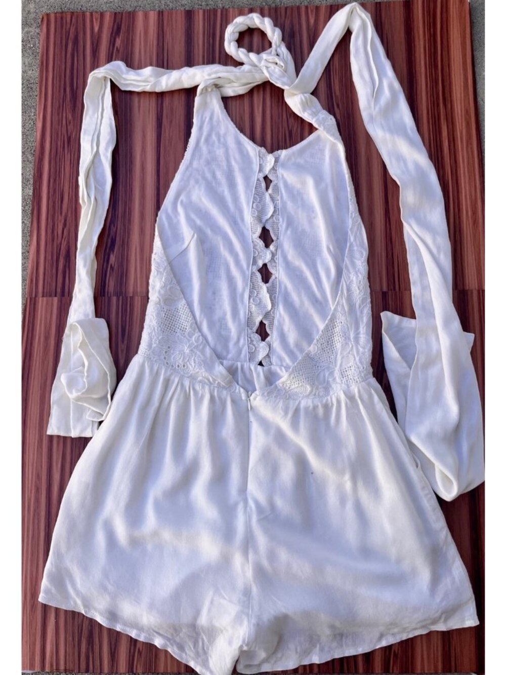 Tea & Cup Nasty Gal Womens White Peek A Boo Rope Lace Romper Size S/M - Picture 4 of 12